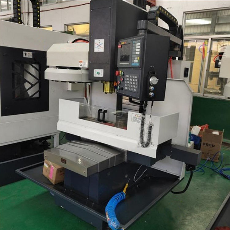 供应 小型铣床数控机床XK7126 半防护 XK7126数控铣床小型模具经济耐用 自带刀库 山东威菱