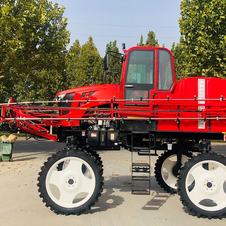 型号1500E  100马力  20米喷幅  1500L药箱  1.5米轮距 空调驾驶室