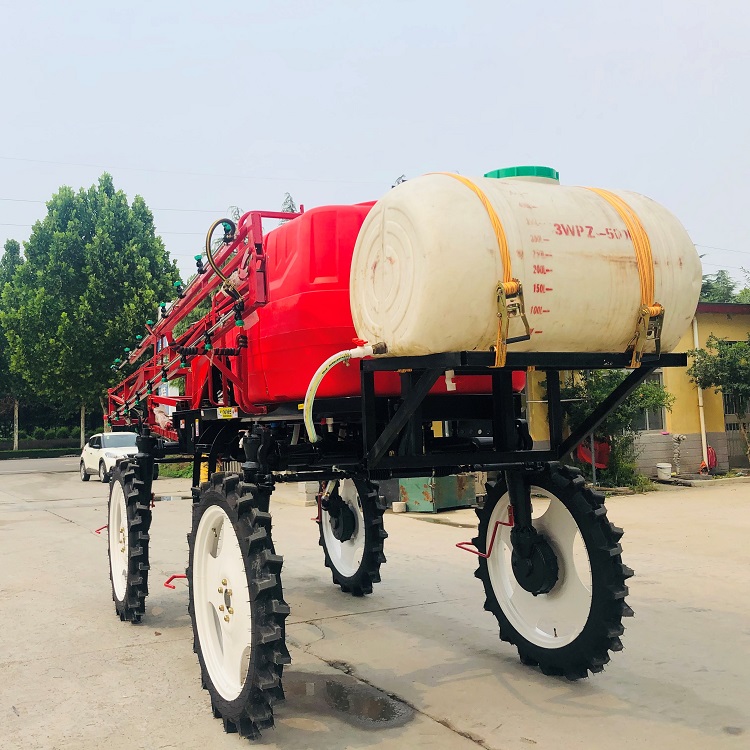 3WPZ-1500A山东迈特打药机 分体药箱1000+500L/ 车身底盘高，离地间隙大、通过性好