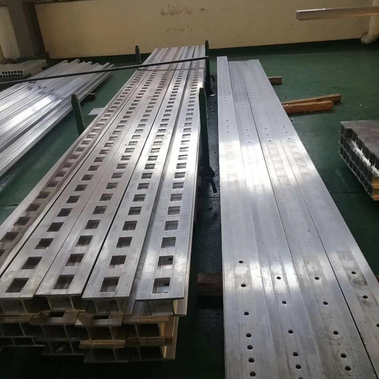 爬架方管冲切冲断 角铝双面冲孔