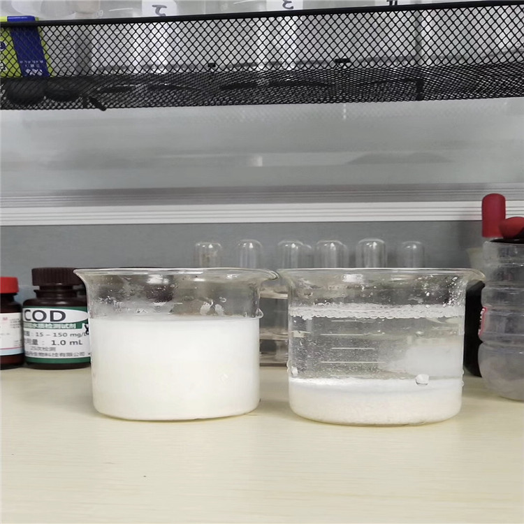 液体聚合氯化铝 高纯白色喷雾干燥聚铝 显达净水现货供应 随时发货