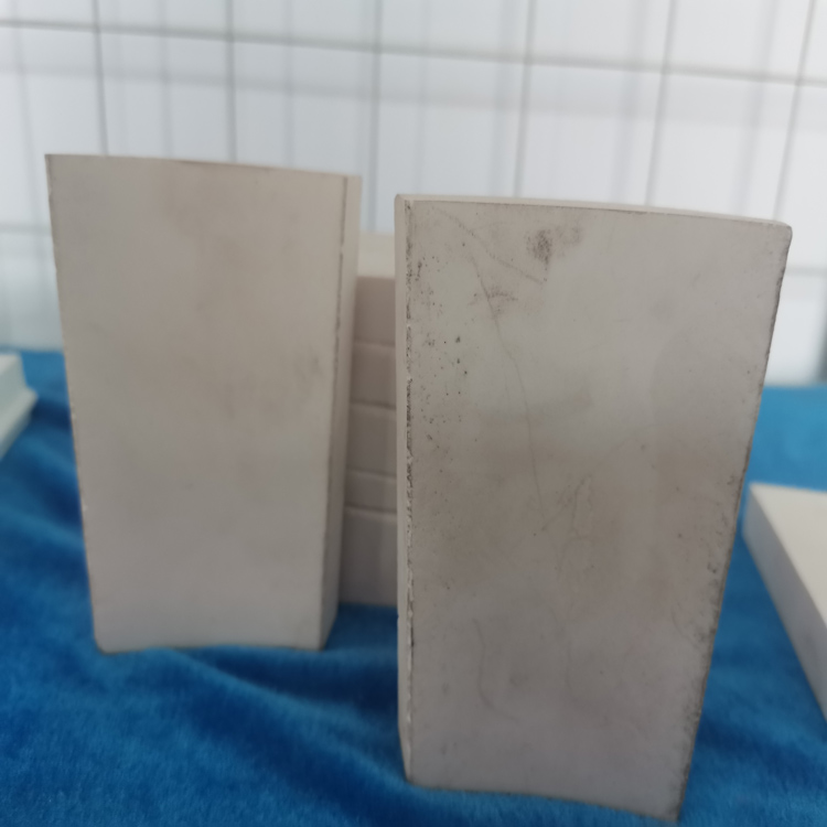 耐磨氧化铝陶瓷片 氧化铝衬片厂家批发
