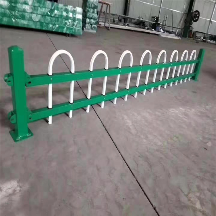 草坪护栏  花园花坛隔离护栏 市政绿化锌钢草坪护栏厂家直销