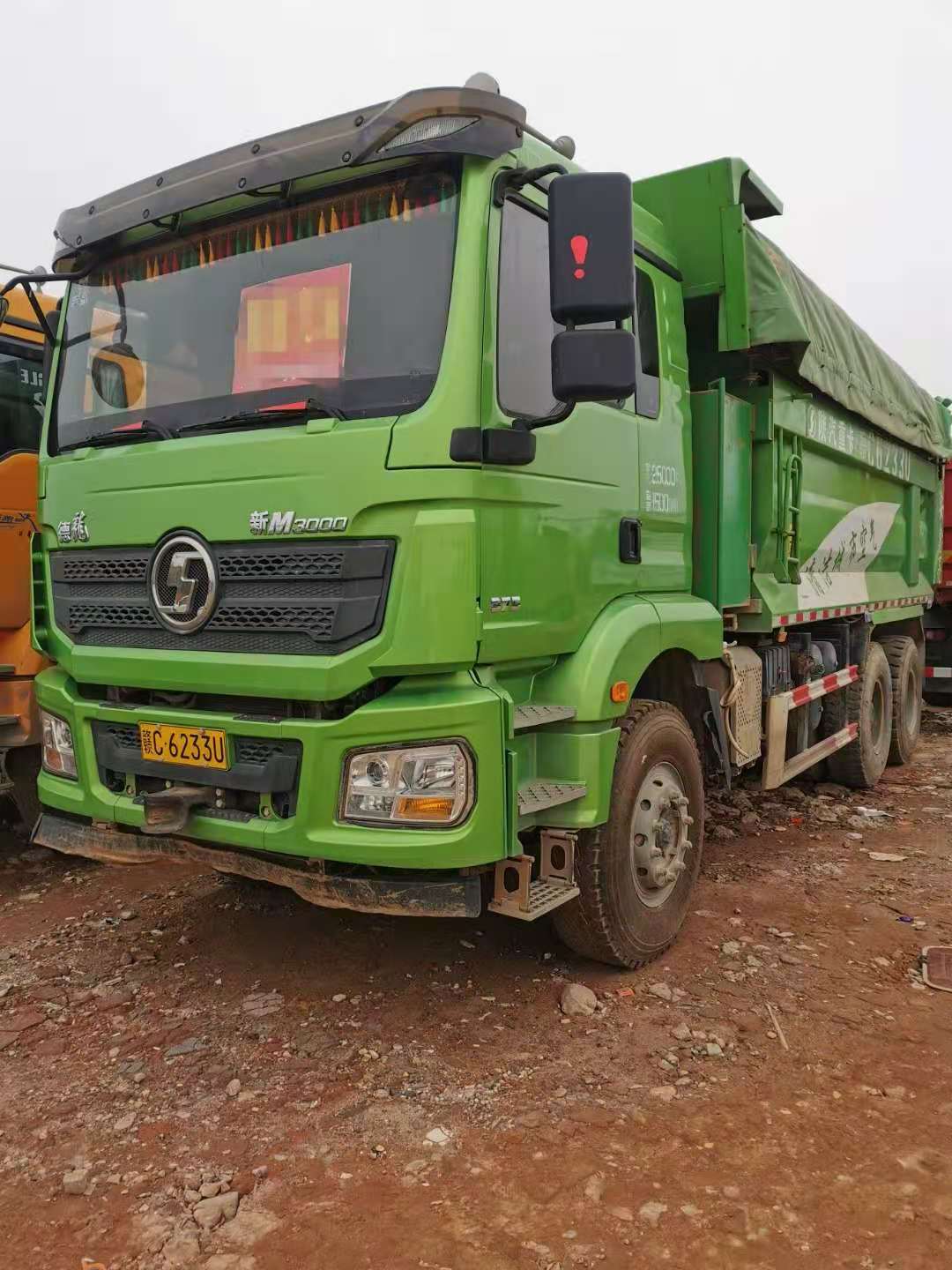 一年半德龙新M3000后八轮环保自卸车 带全保险