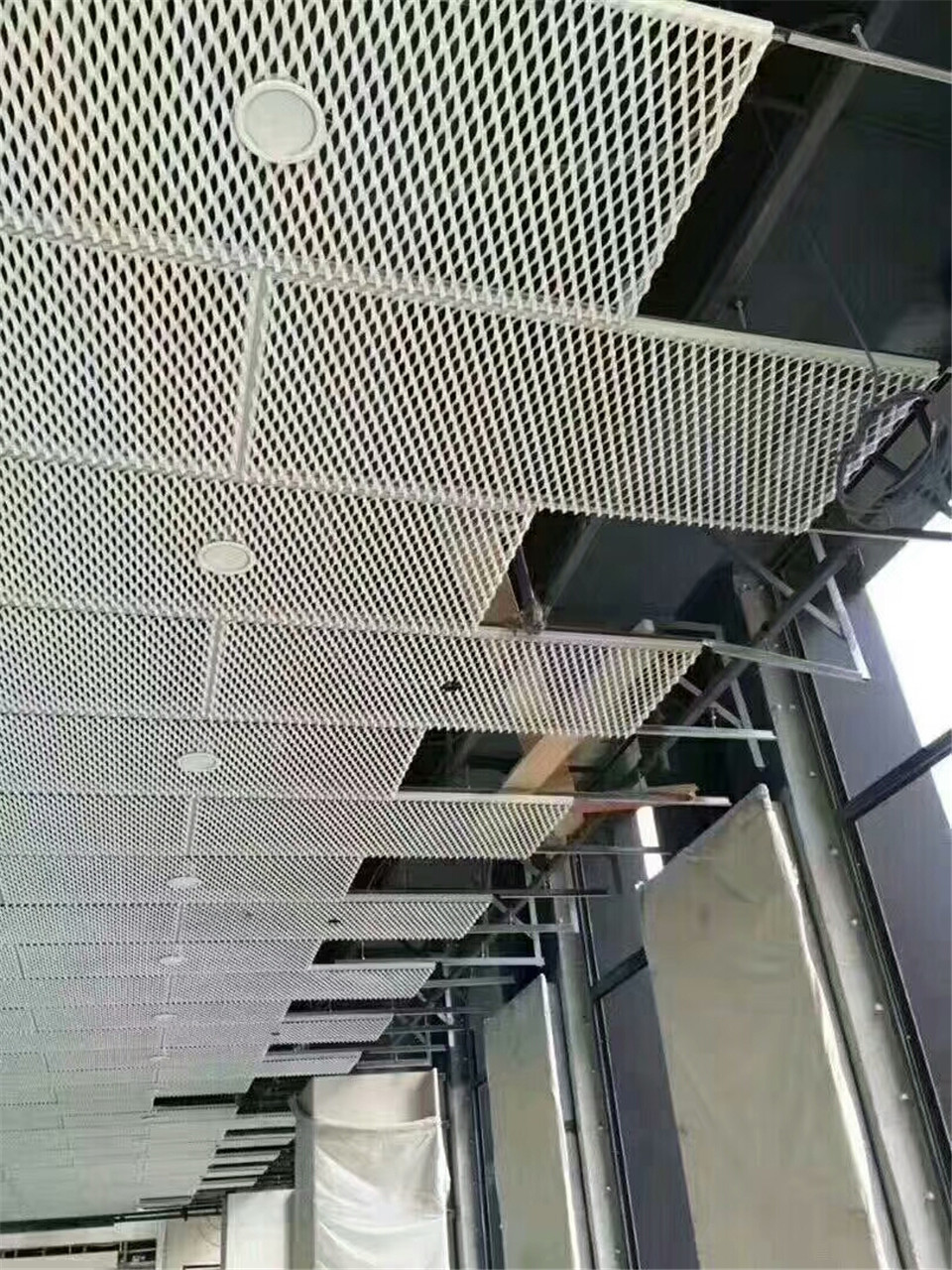 2.0吊顶氟碳铝单板  崇匠异形铝单板   冲孔铝单板供应