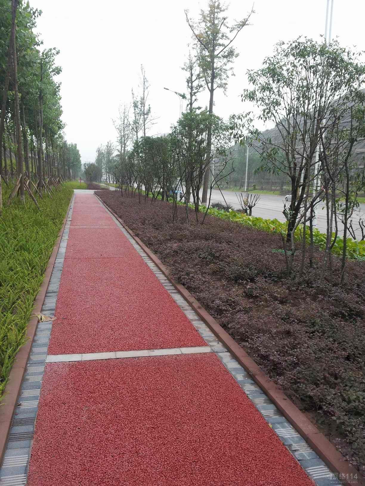彩色透水路面 四川路艺 彩色路面材料厂家 彩色透水混凝土路面涂料 沥青混凝土路面改色 材料直销