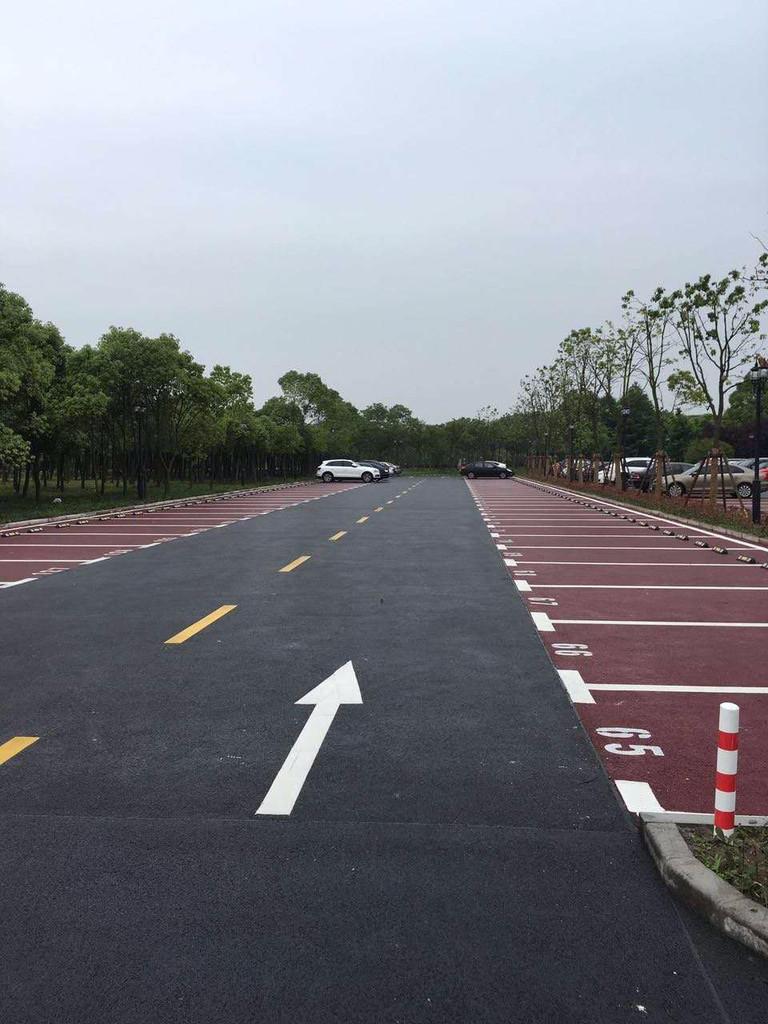 彩色透水路面 四川路艺 彩色路面材料厂家 彩色透水混凝土路面涂料 沥青混凝土路面改色 材料直销