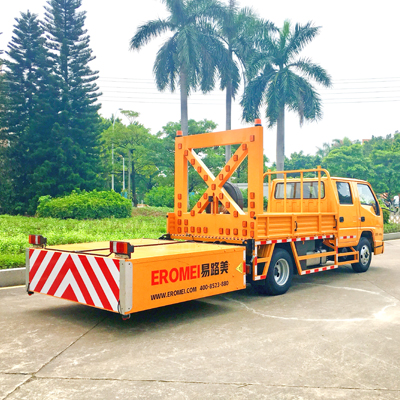 易路美防撞缓冲车江铃防撞车防撞缓冲器拖挂式防撞车