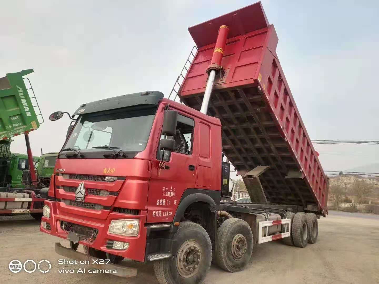 两台豪沃前四后八自卸车 国五 380马力