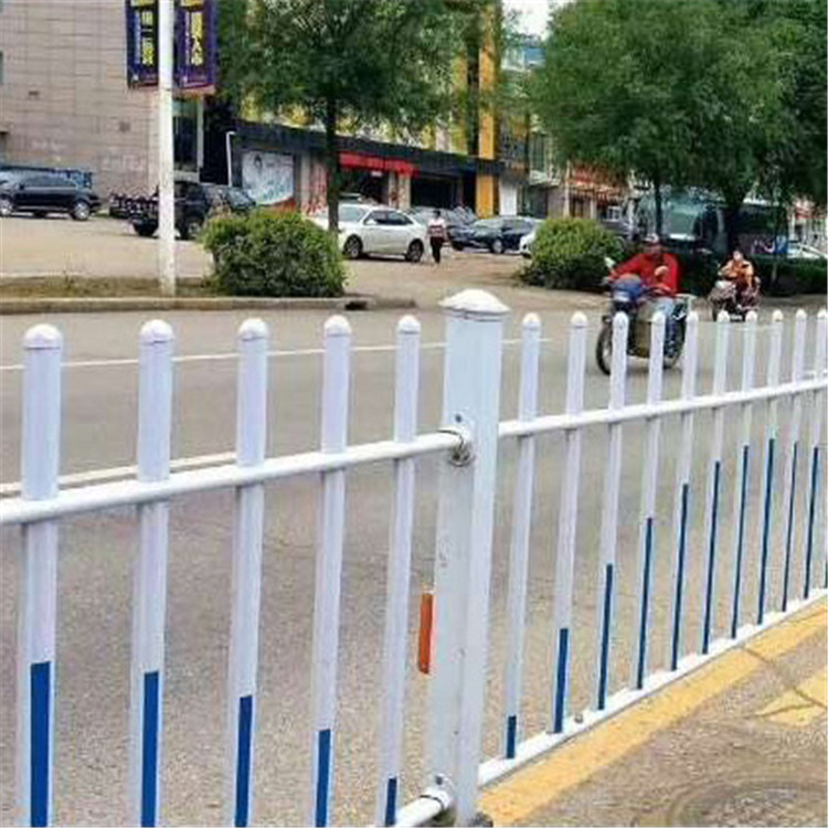 锌钢焊接道路护栏 东昇机动车分离中间带隔离栏杆 道路护栏网