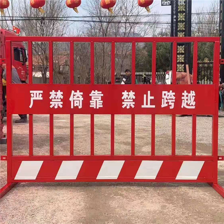 基坑护栏 东昇锌钢焊接基坑护栏 建筑工地基坑护栏网