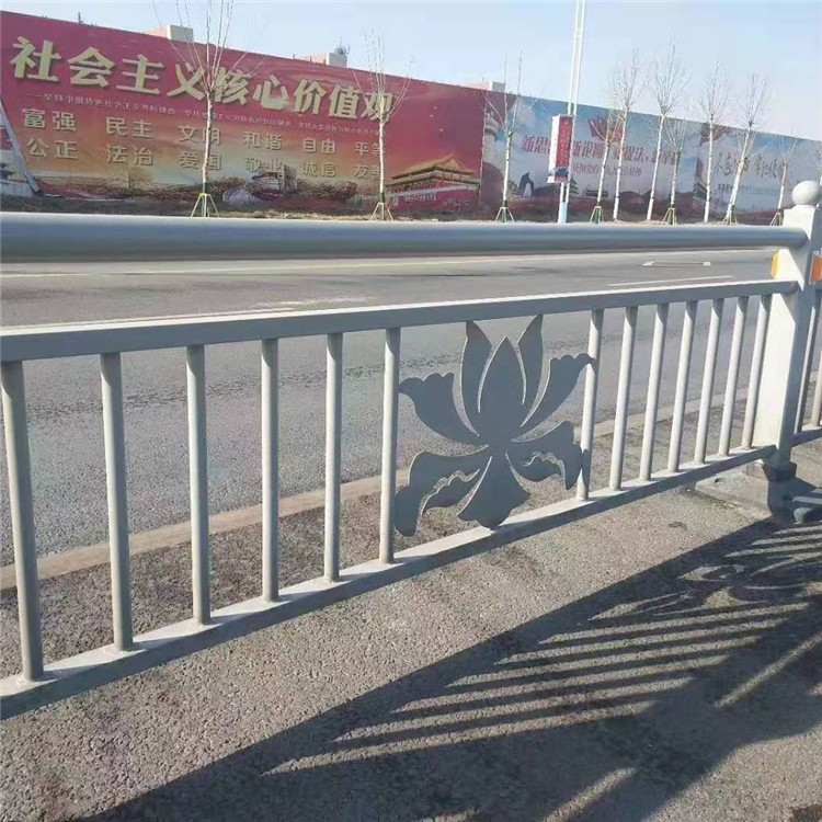 锌钢焊接道路护栏 东昇公路市政隔离栏 防撞围栏批发
