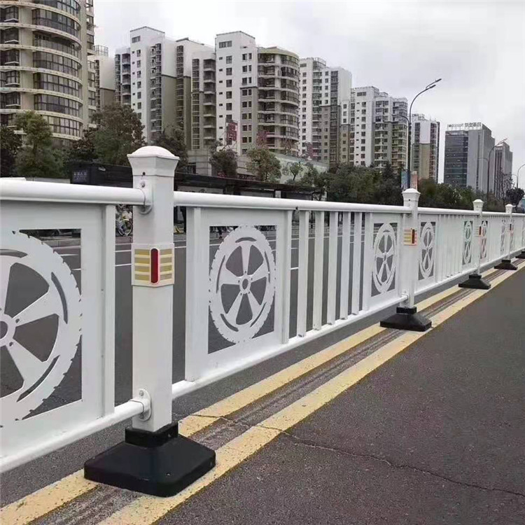 锌钢焊接道路护栏 东昇交通市政护栏 乡间道路防护栏