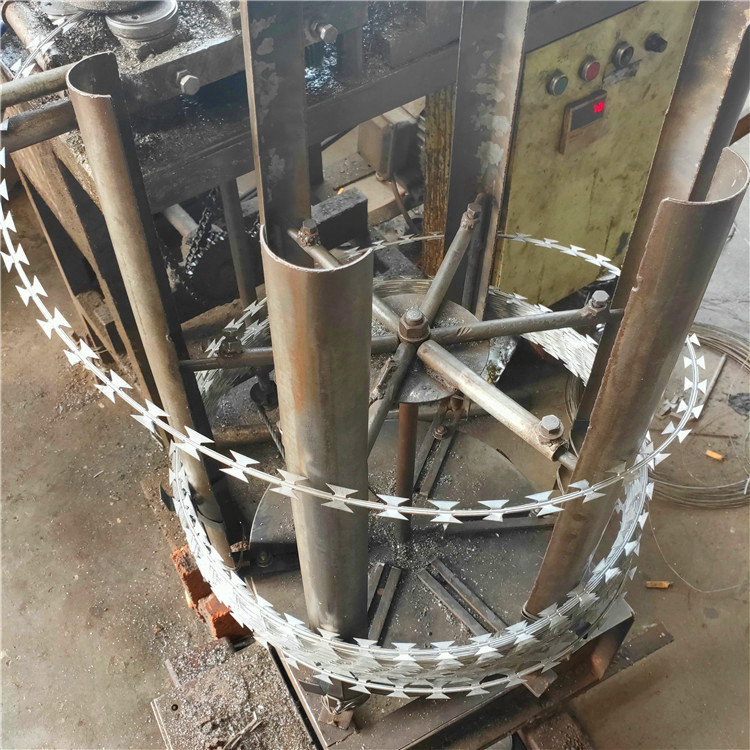  飞腾丝网 监狱防护热镀锌刺绳 抗拉刺绳 现货供应
