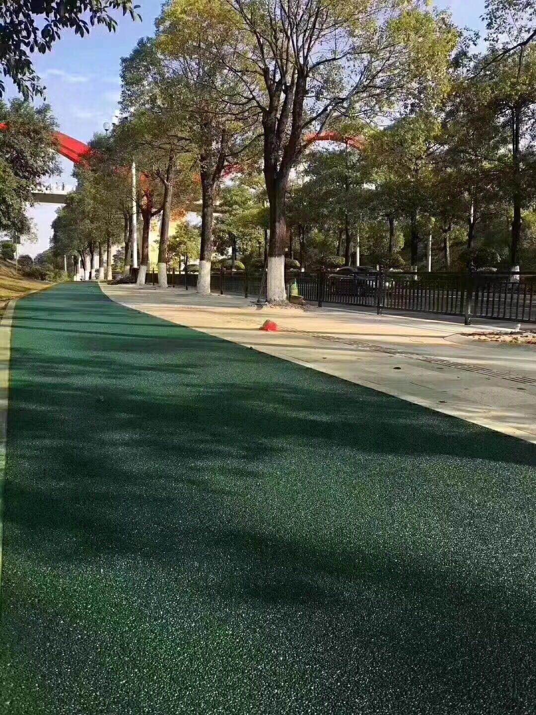 彩色透水路面 四川路艺 彩色路面材料厂家 彩色透水混凝土路面涂料 沥青混凝土路面改色 材料直销
