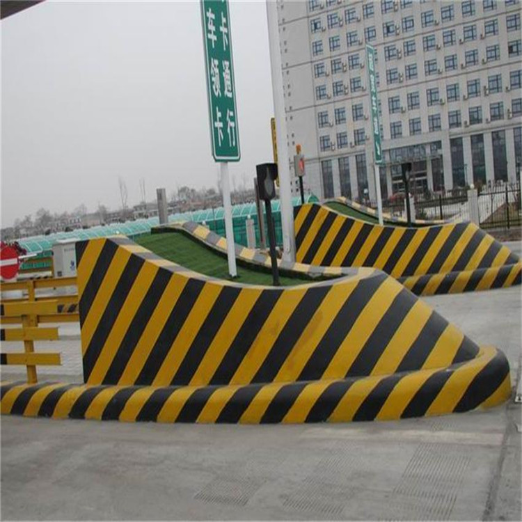 高速公路收费岛模具 致宏 预制安全收费岛模具 现浇安全防撞岛模板 供应厂家