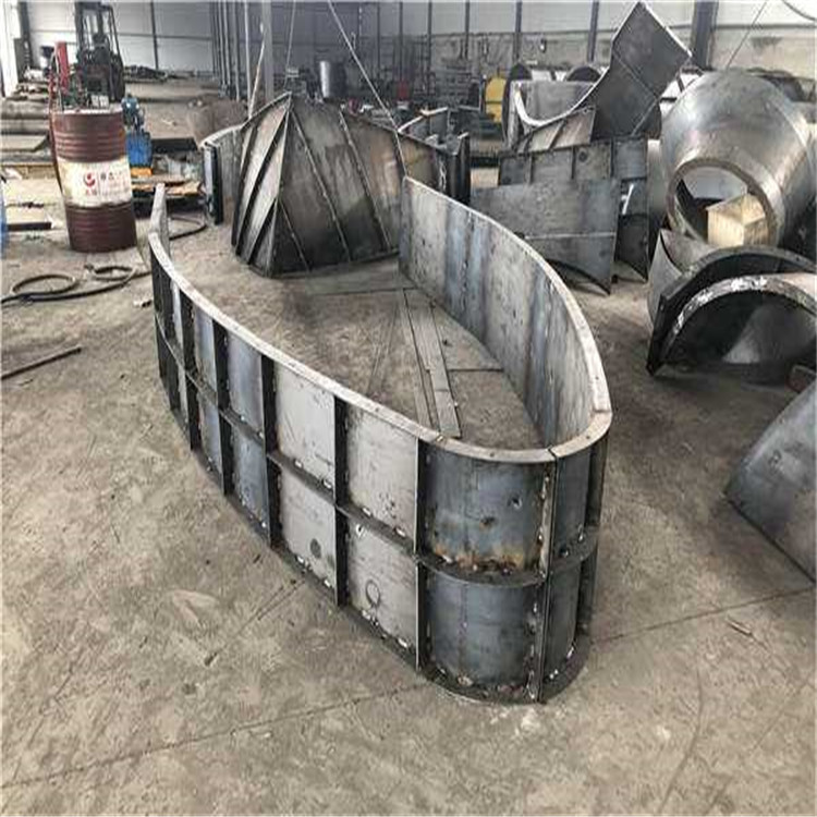现货 高速公路防撞岛模具 致宏 水泥现浇安全岛模具 预制收费岛钢模具