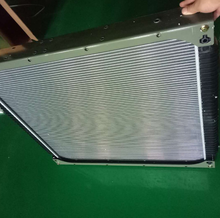 水箱散热器和暖风水箱有什么区别 水箱散热器防护网 水箱散热器工程车散热器 水箱散热器厂家