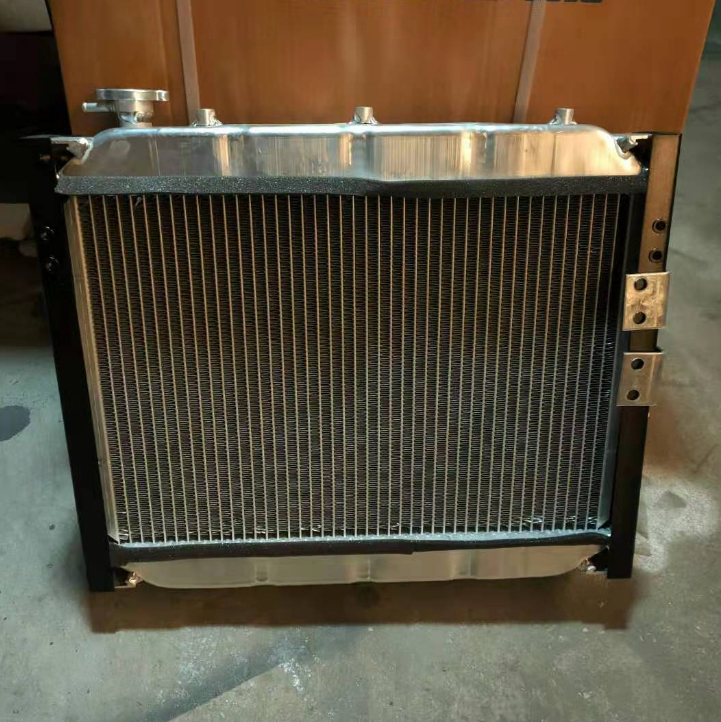 鹏辉 水箱散热器 水箱散热器中冷器 水箱散热器价格 欢迎咨询