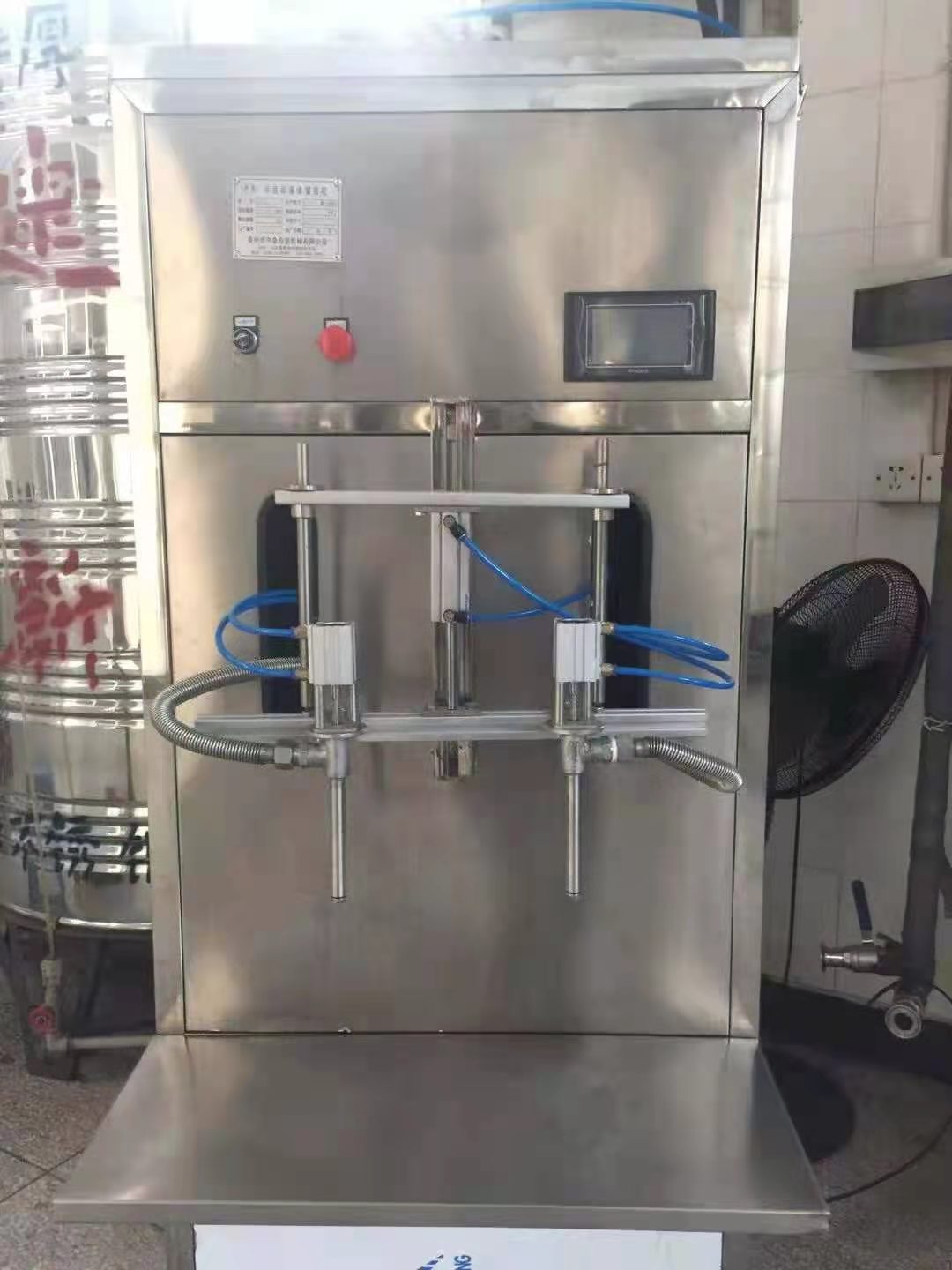 灌装机设备 双头液体灌装机 白酒灌装机 操作简单实用耐用