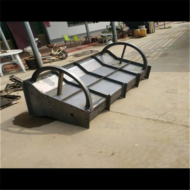 隔离墩模具的选购 致宏 厂家定制 水泥隔离墩钢模具 水泥隔离墩钢模具批发