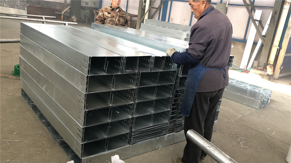 热浸镀锌电缆桥架 热镀锌桥架 防火电缆桥架 强耐蚀性 延展性 镇江合正厂家供应质量保证