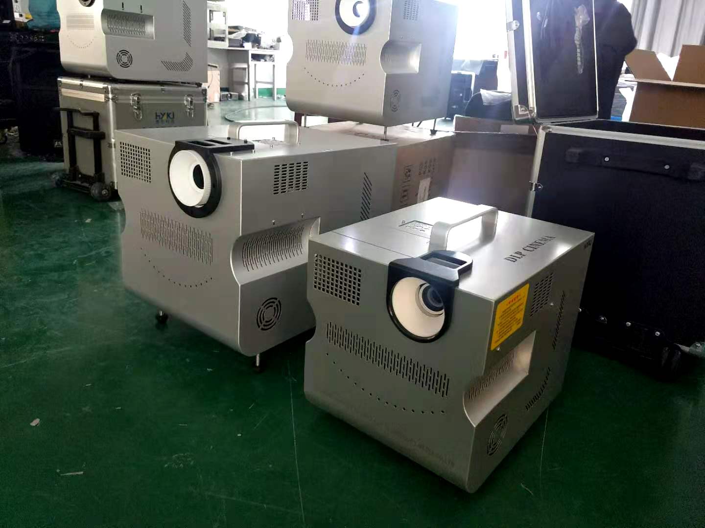 惠影便携式露天电影放映机进社区活动