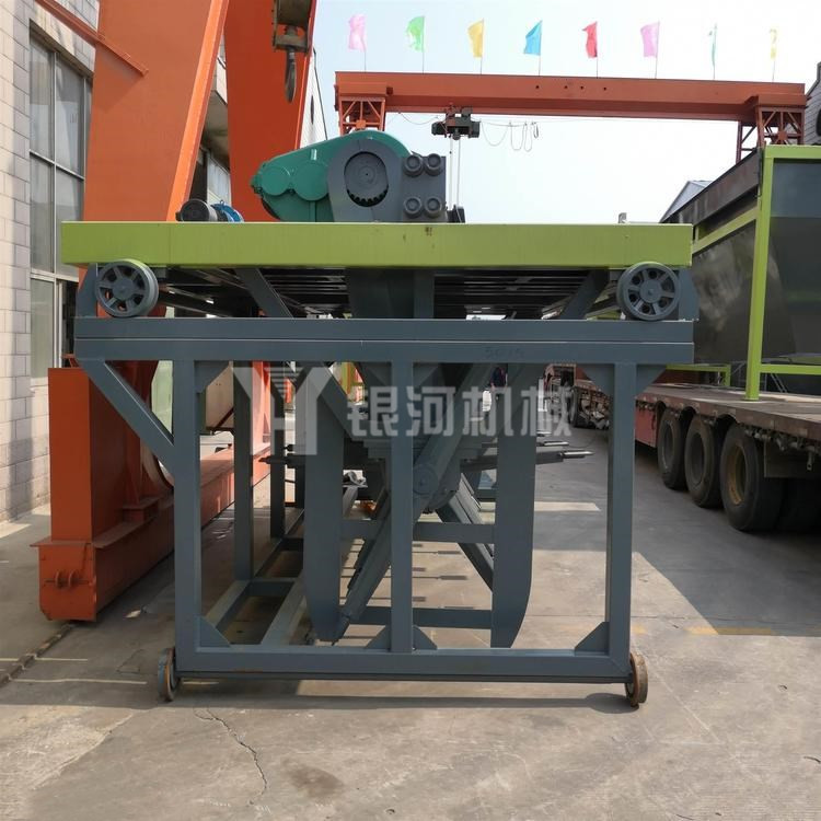 粪便肥料轨道式翻抛机  生活垃圾  蘑菇培养基翻堆