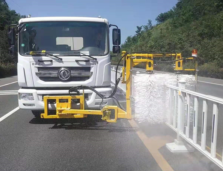高速公路专用护栏清洗车价格