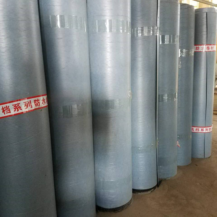  屋面彩钢瓦用  强力交叉膜反应型湿铺自粘防水卷材 免火烤方便施工