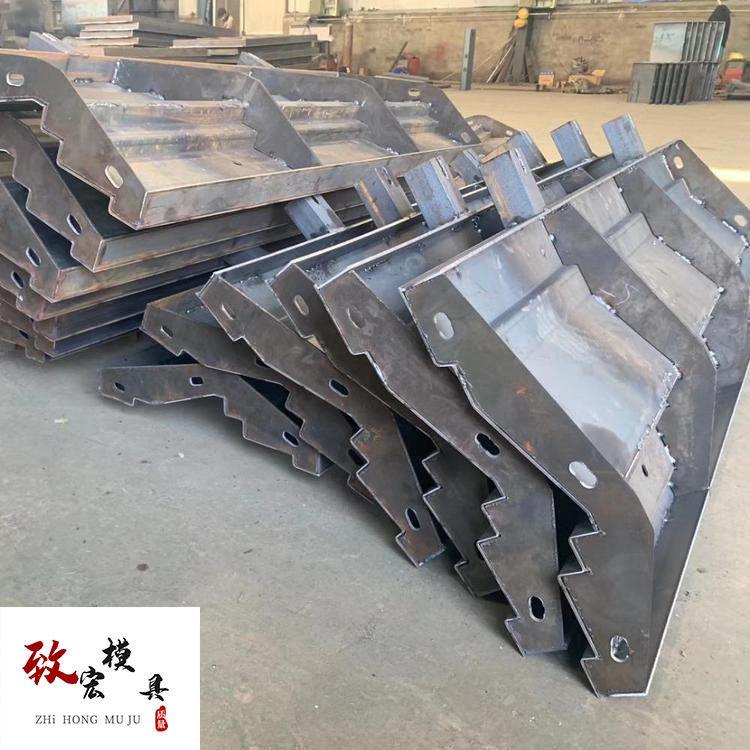 致宏高铁防撞墙遮板模具 水泥防撞墙模具 工厂生产