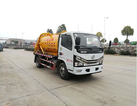 国六多利卡4m³吸污车  楚胜牌