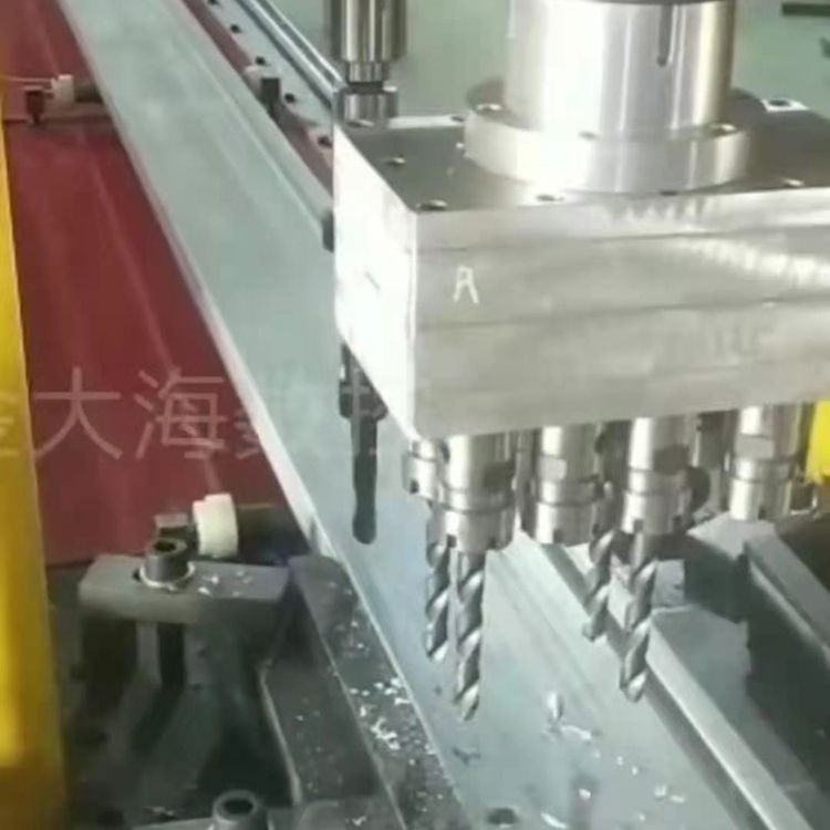 金大海数控 专注生产 设计铝爬架数控冲床
