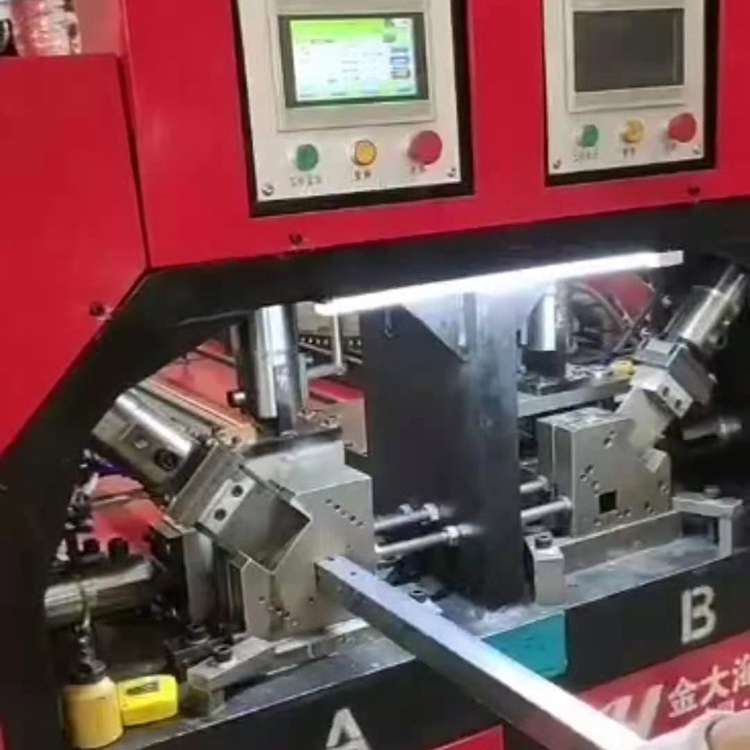 六缸多功能双驱动冲孔冲断一体机，操作简单，使用方便（方管，槽钢，角钢，扁钢均可 冲）