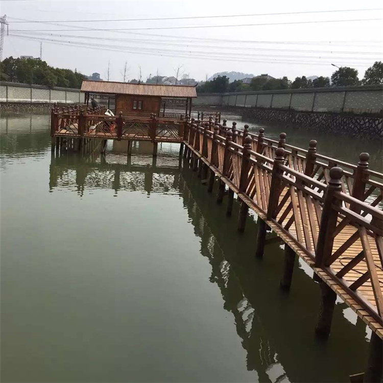 定做防腐木木桥 防腐木木桥报价 耐用 耐腐蚀 寿命长 
