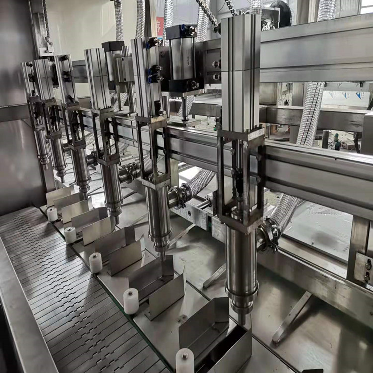 山东玻璃水灌装生产线 直线灌装机 液体灌装机