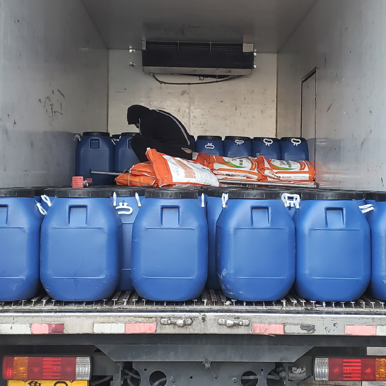 屋顶彩钢瓦防水补漏材料 快速成膜喷涂速凝防水涂料 高弹橡胶沥青防水涂料