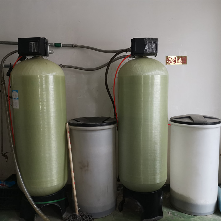 西安软化水处理设备 全自动软水器阀头 软化水树脂罐 软水器盐箱