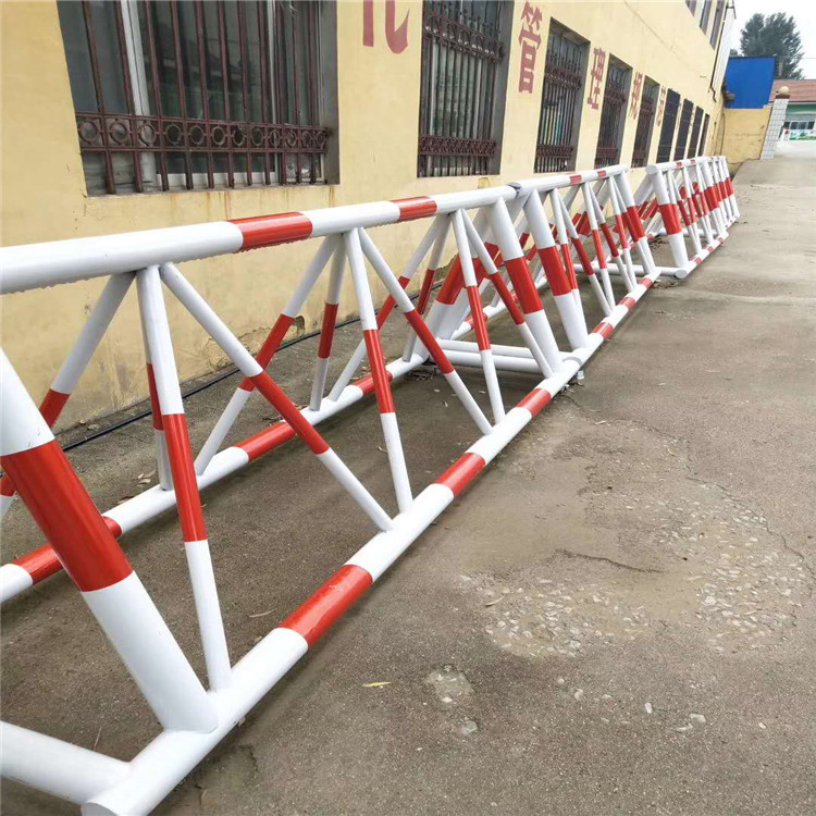 拒马护栏 东昇校园大门防撞拒马护栏 移动式圆管三角架铁马路障