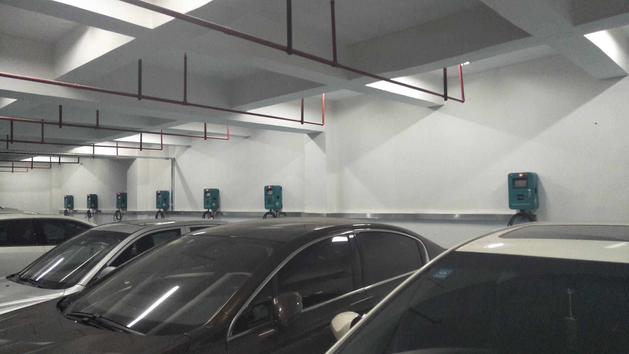7KW交流绿色壁挂交流充电桩、7KW落地式充电桩  