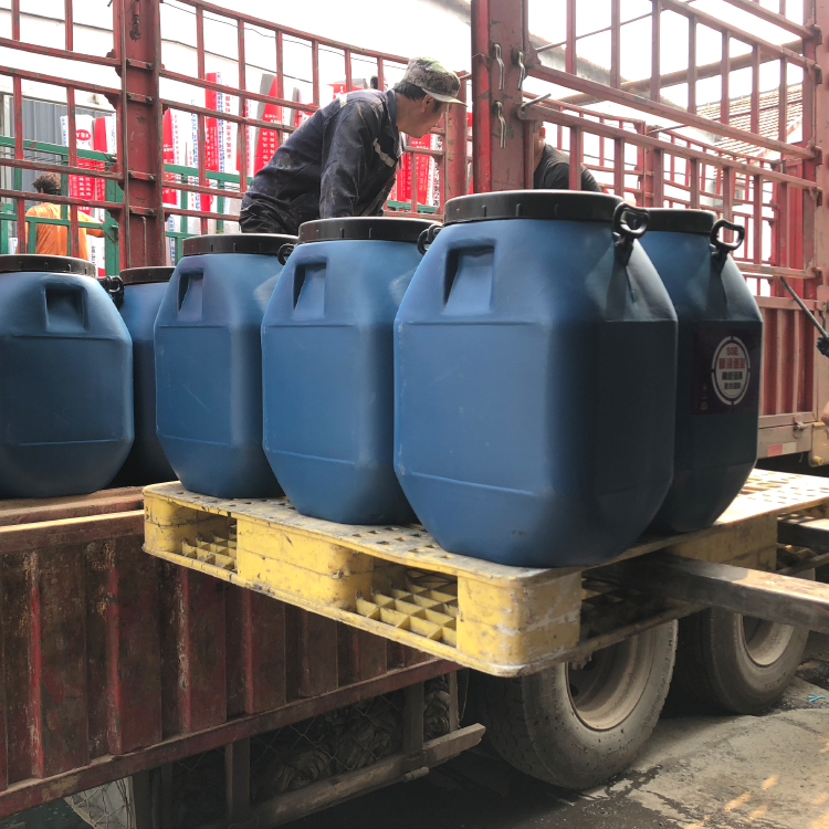 高弹橡胶沥青防水涂料_雨中伞牌_喷涂速凝防水涂料_厂家供应商潍坊厂家