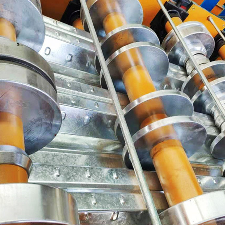 双剪楼承板设备  全自动楼承板设备  数控楼承板设备  天宇机械生产