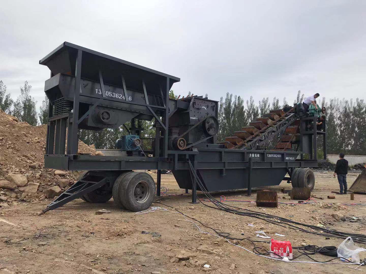 力鼎移动破碎设备 小型履带移动破碎设备 花岗岩移动破碎设备