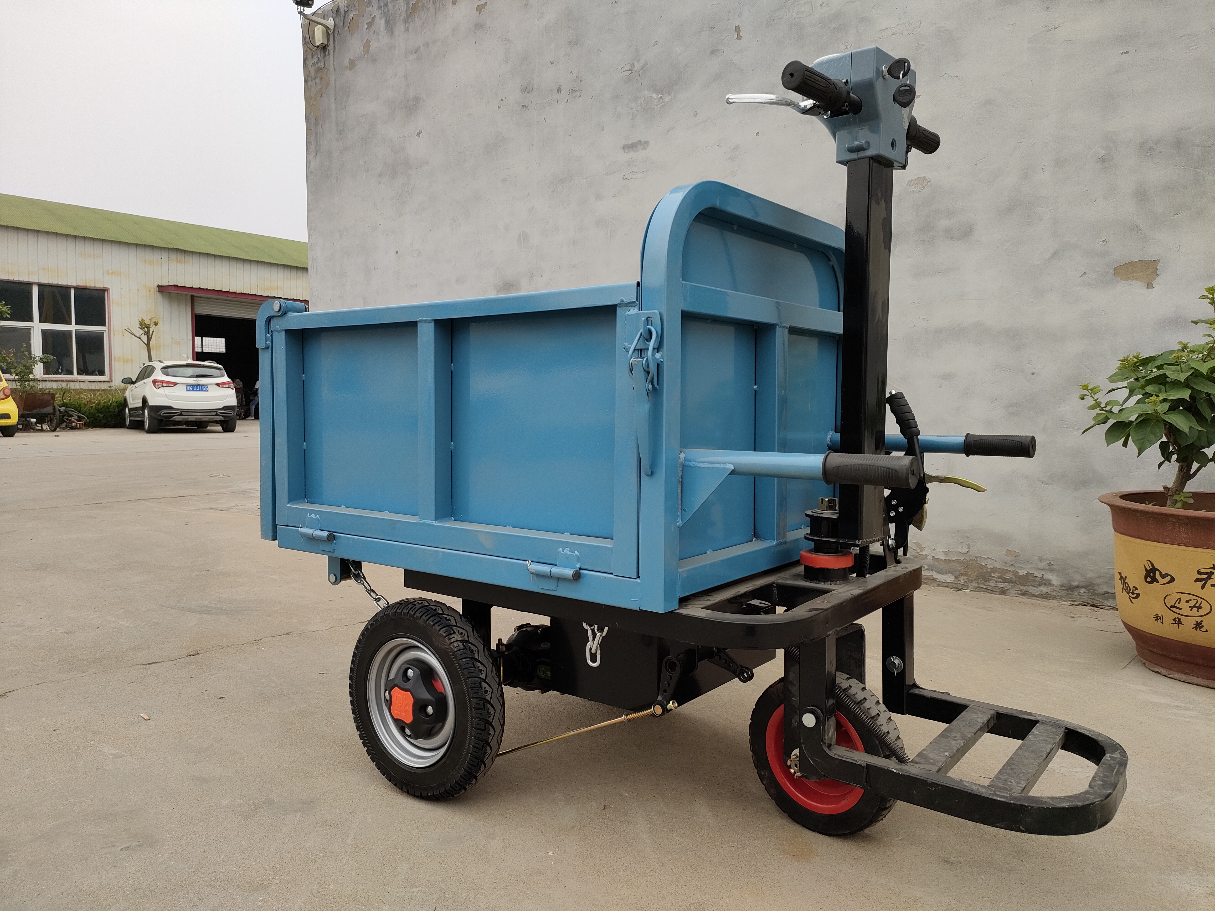 坐骑电动灰斗车 建筑工具车 工程灰斗车