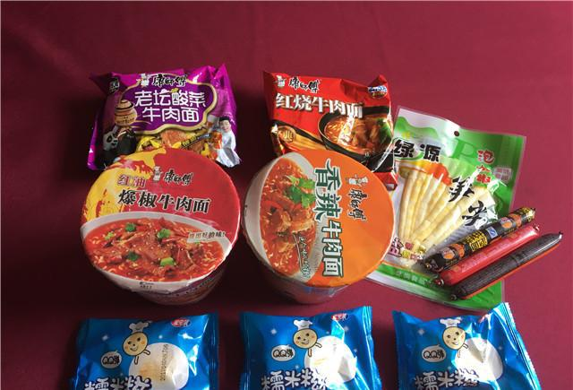 聚鑫物资 高价回收方法面 饮料 矿泉水 火腿肠 食品回收 满意价