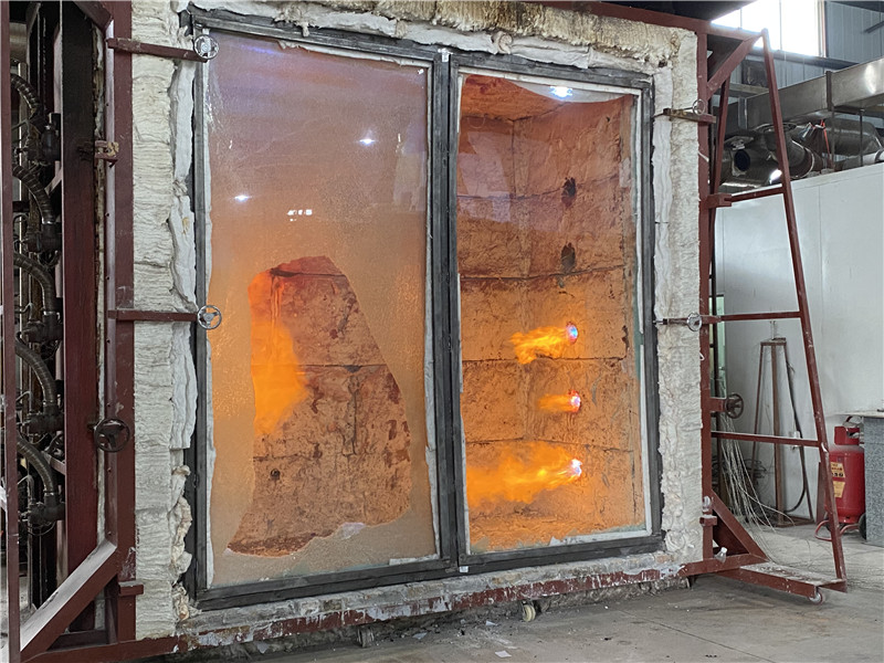 临沂机房防火玻璃隔断加工 中建成复合隔热防火玻璃