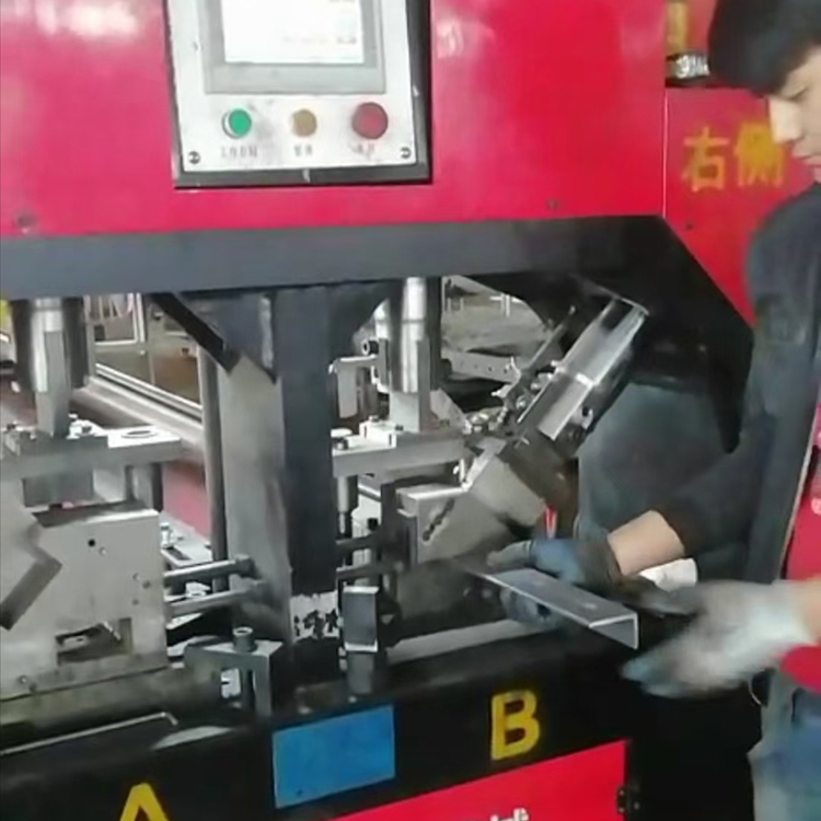 货架双驱高速冲床 不同管材 不同孔距 单独控制