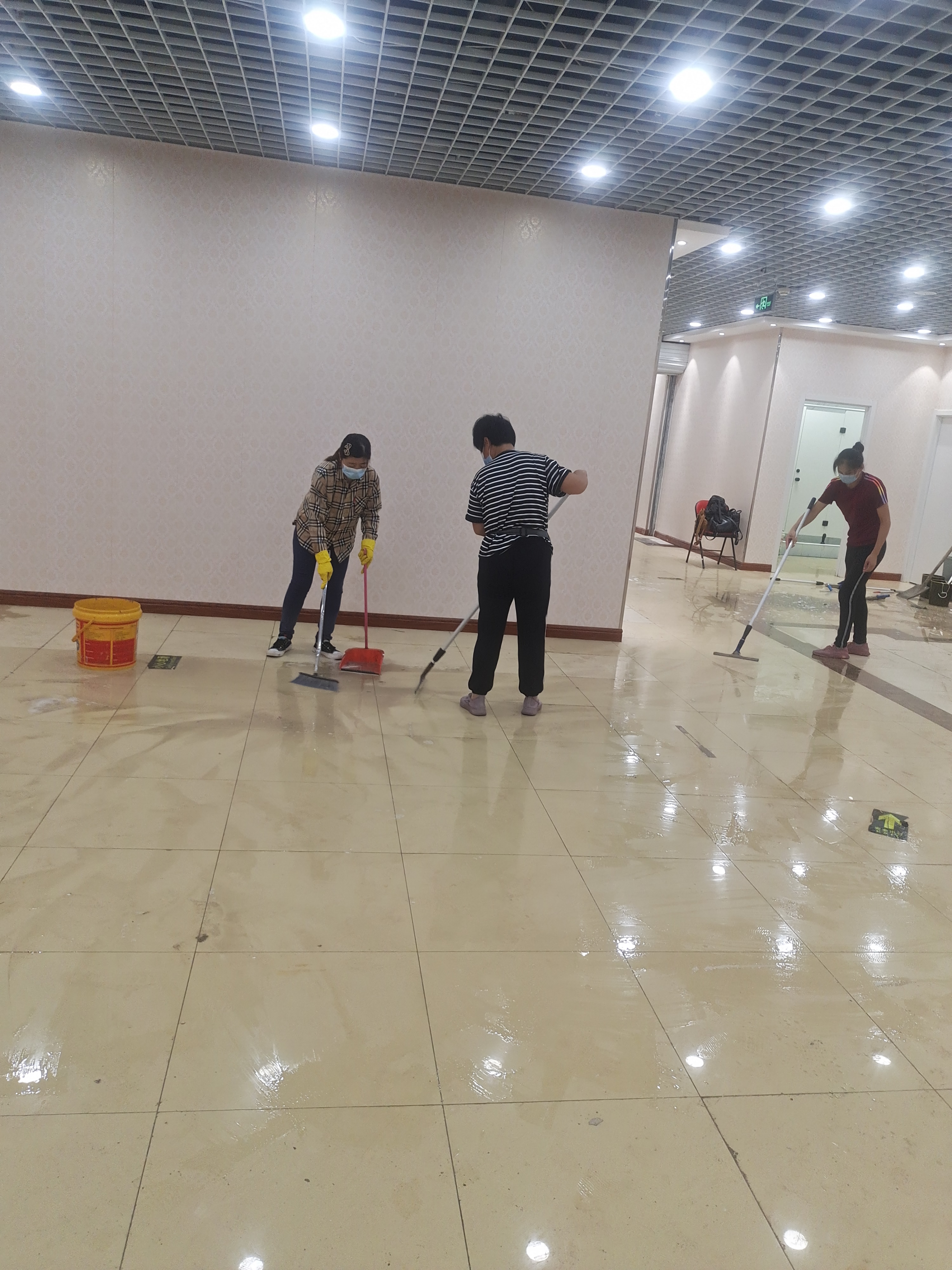 北京商务楼地板打蜡 地板清洗 保洁服务 北京清洁公司