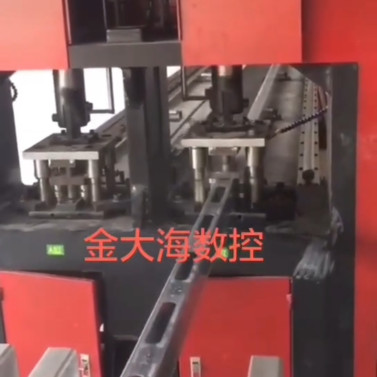 钢木龙骨冲孔切断一次成型 角钢冲孔切断一次成型