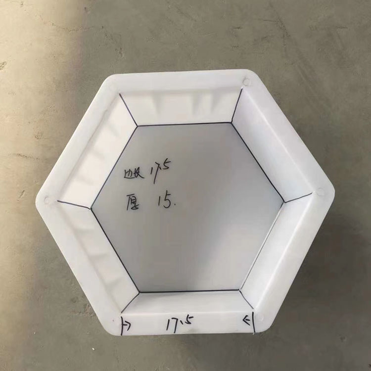 六棱块护坡模具 连锁护坡模具 人字形护坡模具 科畅模具出厂